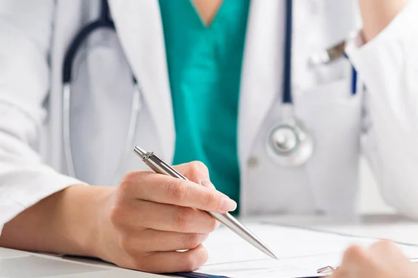 Kübalı doktorlar Brezilya'yı terk etti