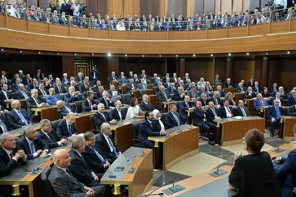 Lübnan'da kurulamayan hükümet ülkeye yük getiriyor