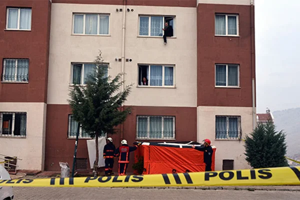 Malatya'da dükkanları yıkılmaya çalışılan kadın 3. kattan atlamak istedi