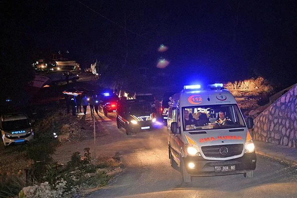 Mersin açıklarında düzensiz göçmenleri taşıyan tekne battı