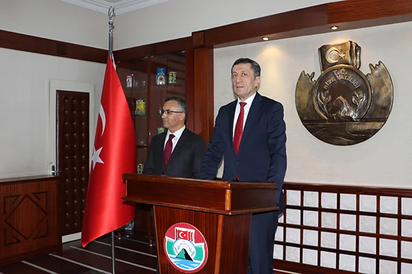 Milli Eğitim Bakanı Ziya Selçuk Rize'de