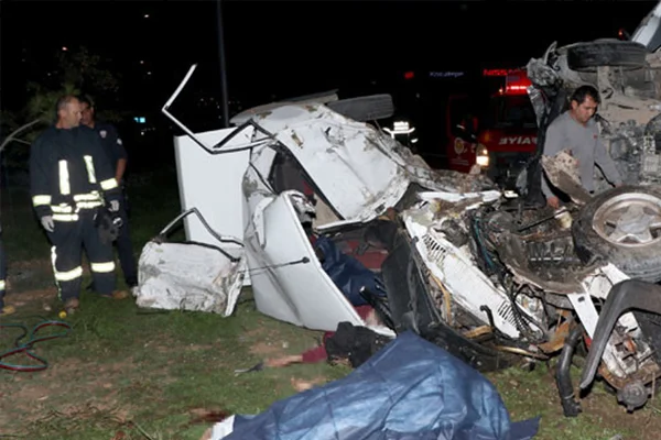Muğla'da feci kaza: 2 ölü 1 yaralı