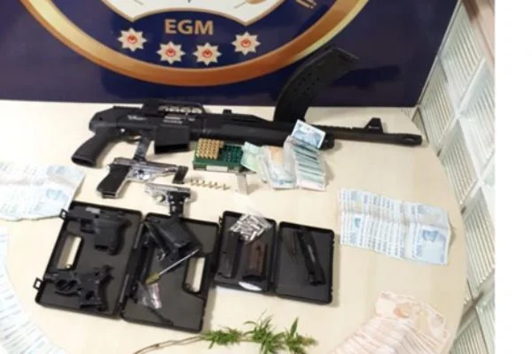 Narkotik polisinden lüks villaya şok baskın!
