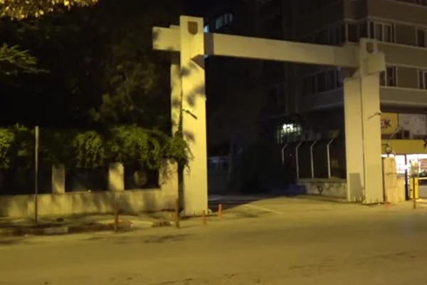 Nöbet tutan asker kulübede ölü bulundu