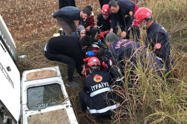 Öğrenci servisiyle ile akaryakıt tankeri çarpıştı