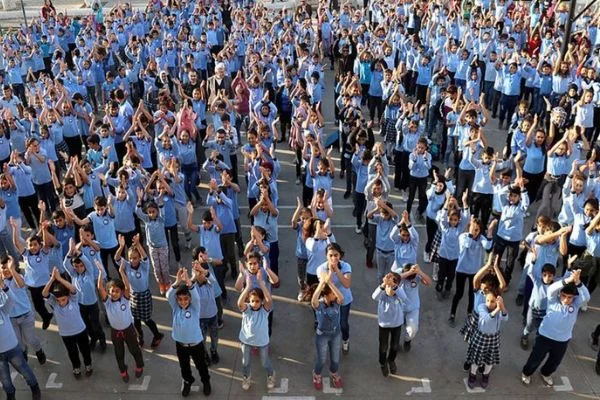 Öğrenciler bunu yapmadan derse başlamıyor