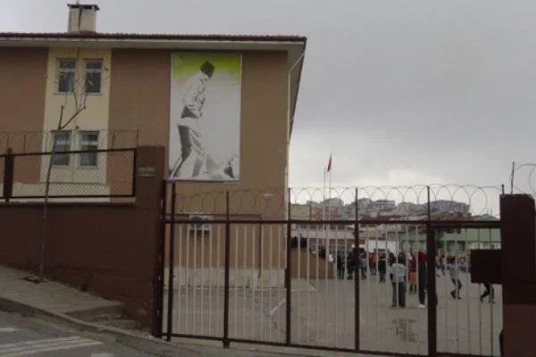 Okulda pitbull paniği! Vurularak etkisiz hale getirildi