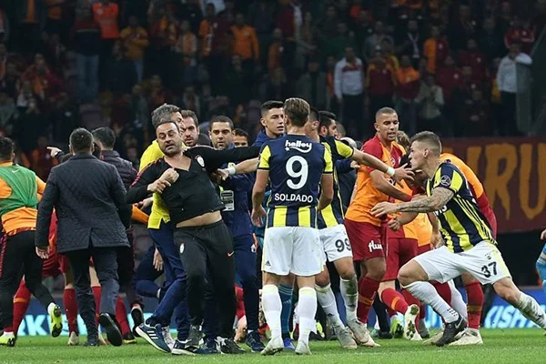 Olaylı derbinin faturası ağır oldu