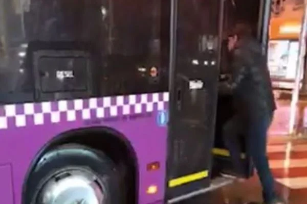 Otobüs şoförünün, tartıştığı kişinin bisikletini aracıyla ezdiği iddiası