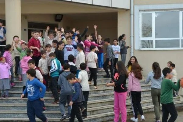 Perşembe'de zilsiz okul uygulaması