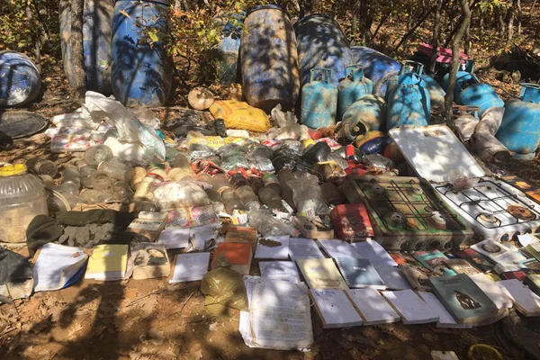 PKK'lı teröristlere büyük darbe: Mühimmat dolu 13 sığınak imha edildi