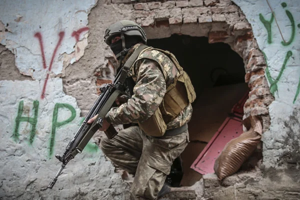 PKK'nın üst düzey yöneticilerine operasyon : Lice'de sokağa çıkma yasağı ilan edildi