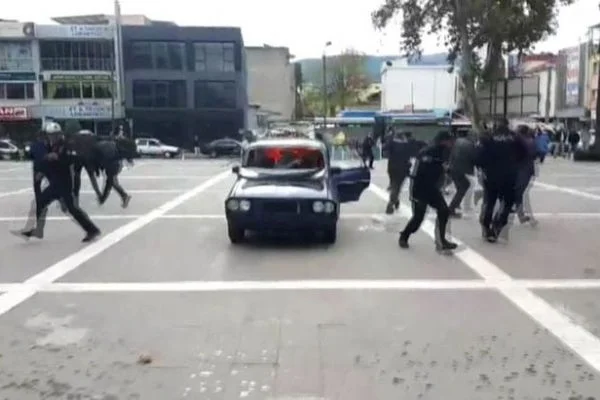 Polis ekipleri son anda kurtuldu