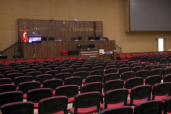 Şehit yakınları darbe sanıklarıyla yüzleşti