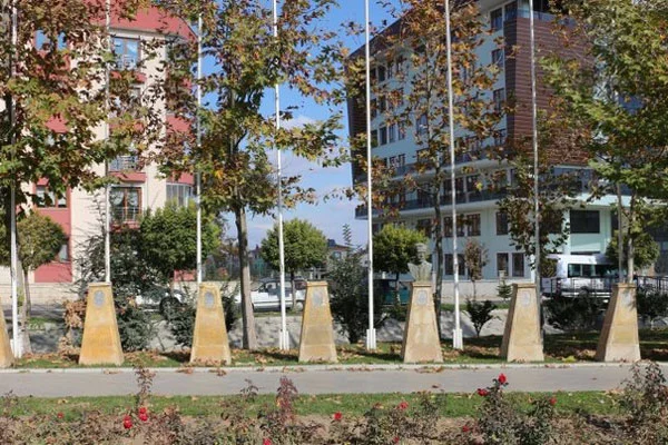 Şehitler Parkı'nda büyük saygısızlık... Sadece onlara dokunmadılar