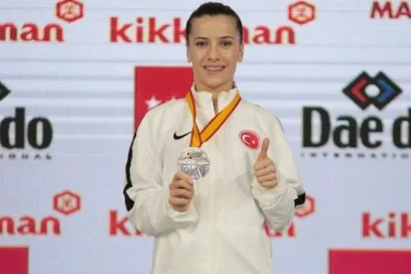 Serap Özçelik dünya ikincisi oldu
