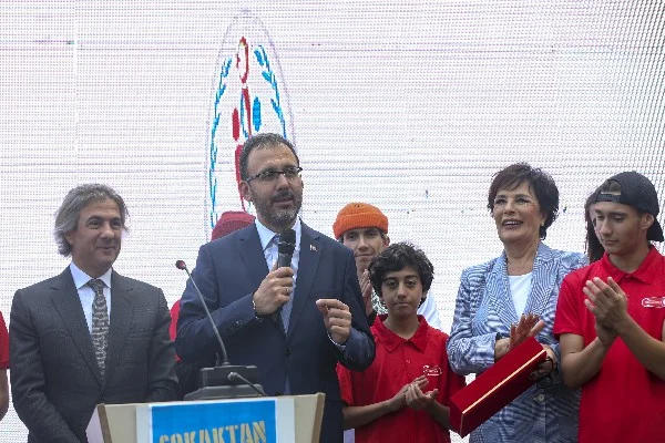 'Sporu, futboldan ibaret saymıyoruz'