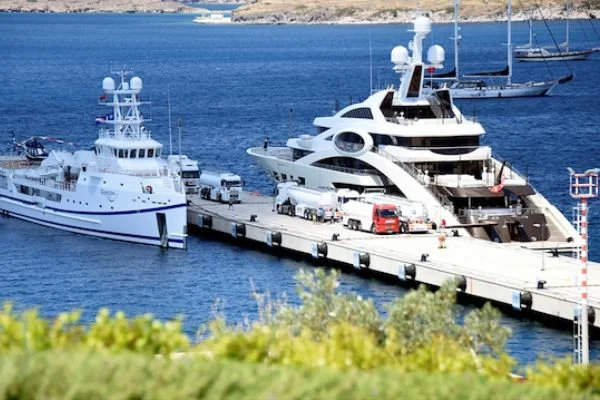 Süper lüks yatlar 1,5 milyonluk yakıt aldılar