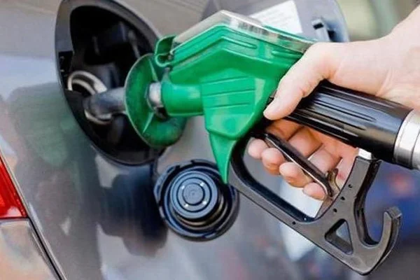 Sürücüler dikkat! Benzine 21 kuruş indirim