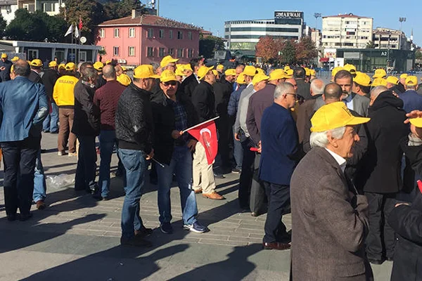 Taksiciler adliye önünde toplandı