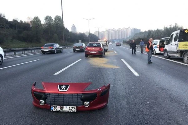 Tem Otoyolu'nda kaza: 2 yaralı
