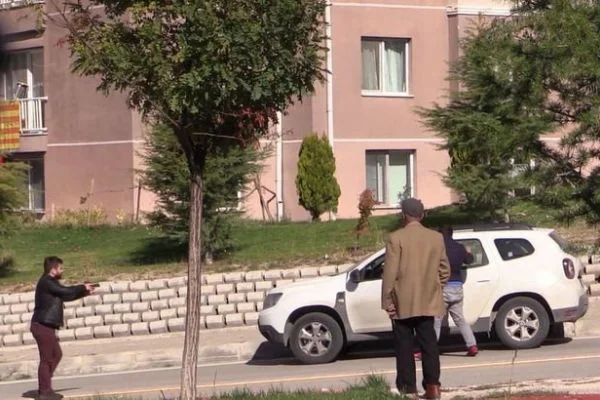 Temizlikçi gibi davranıp, suçüstü yakaladılar