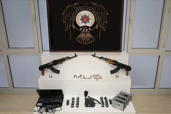 Terör operasyonunda silah ve mühimmat ele geçirildi