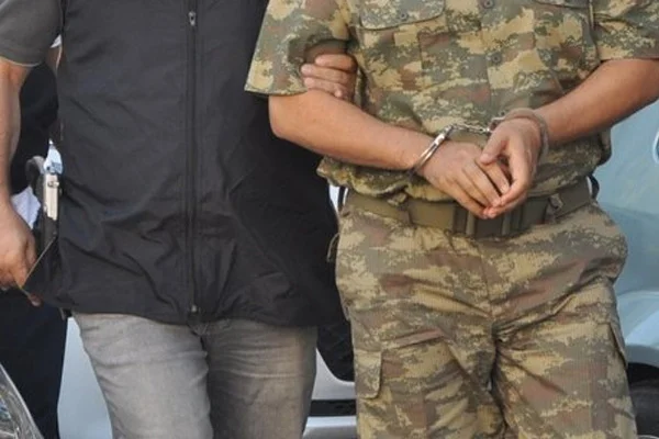 Trabzon'da 2 muvazzaf albay gözaltına alındı