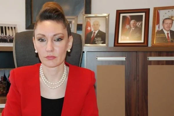 Türk Büyükelçi trafik kazası geçirdi