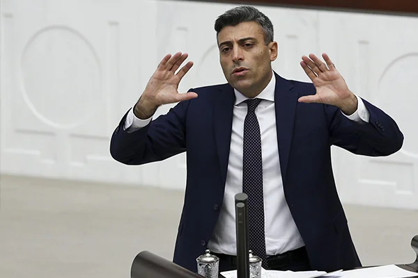 Türkçe ezan tartışmasında kesin ihraç talebi