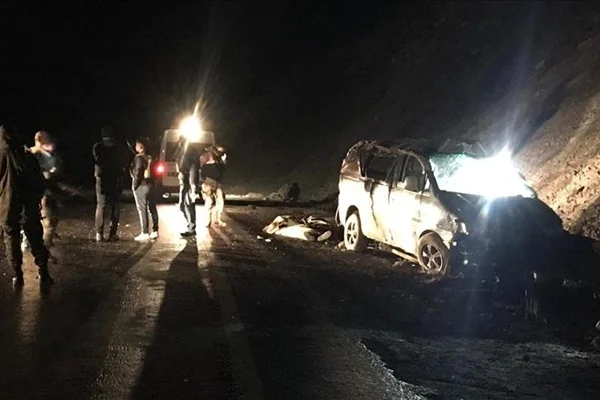 Van'da göçmenleri taşıyan minibüs şarampole yuvarlandı