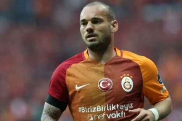 Wesley Sneijder'den derbi paylaşımı