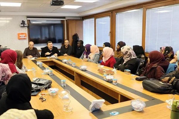 Yetim gençler üniversite eğitimi için Türkiye'de