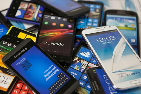 Yurtdışından getirilen telefon harçlarına yüzde 300 zam