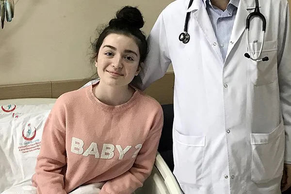 15 yaşındaki İrem bitmeyen uykusundan uyanmak istiyor