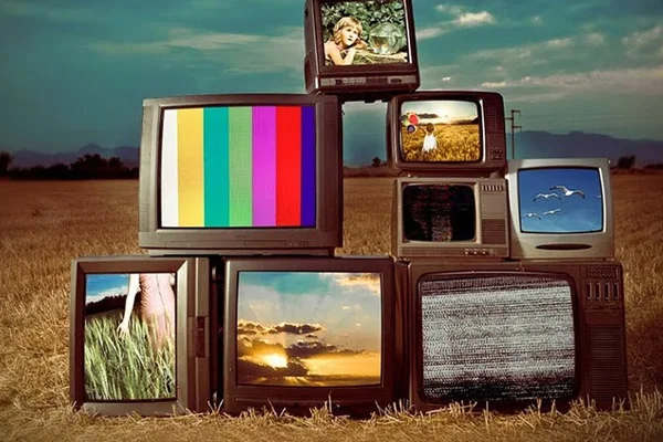 17 radyo ve 40 TV kanalı Türkçe'de sınıfta kaldı