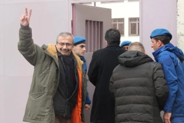 2 CHP'li daha HDP'li Sırrı Süreyya Önder'i ziyaret etti