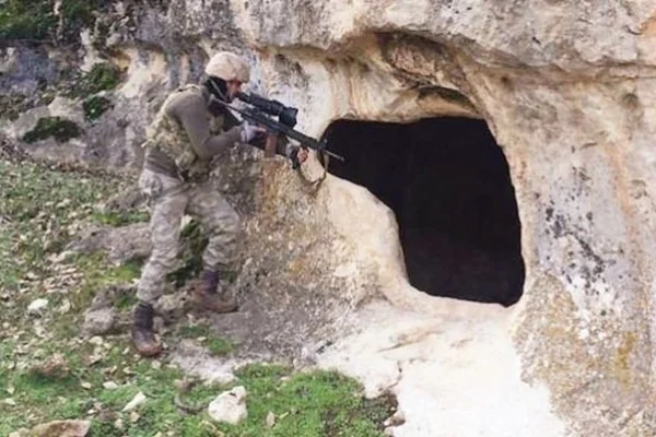 30 terörist mağarada kıstırıldı
