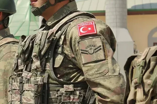 ABD'li albay Türk askerine 'terörist' denilen tweeti paylaştı