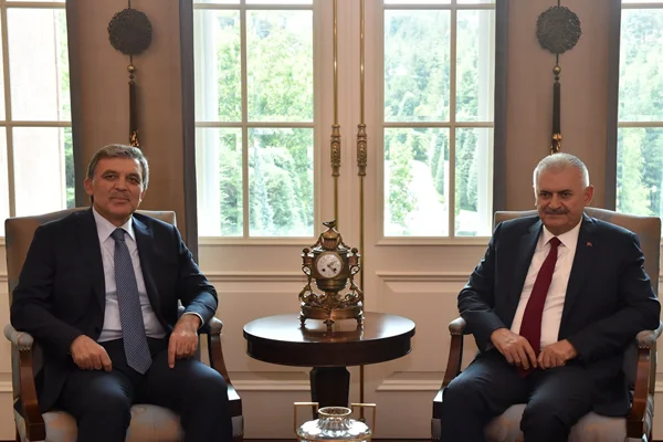 Adaylık sonrası Gül'den Yıldırım'a tebrik telefonu