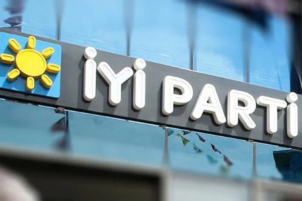 AK Partili başkan, İYİ Parti'ye geçti