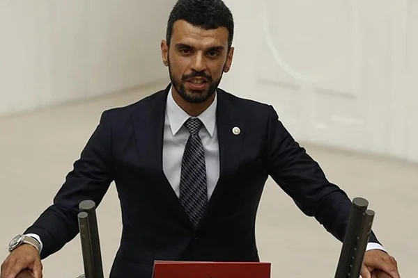 AK Partili Sofuoğlu 'senatör' diye kartvizit bastırdı