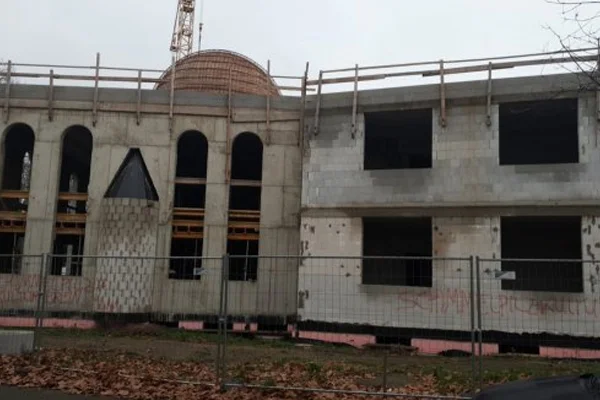 Almanya'da camiye islamofobik saldırı