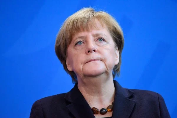 Almanya'nın yüzde 38'i Merkel'in görevi erken bırakmasını istiyor