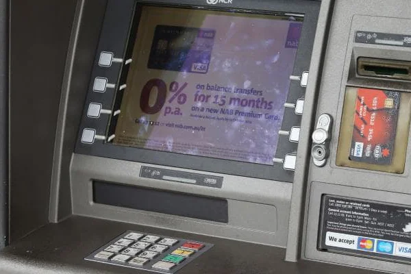 ATM'nin hatasını buldu 4.5 ayda milyonlarca dolar çekti