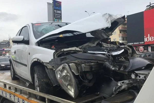 Avcılar'da kaza: 4 yaralı