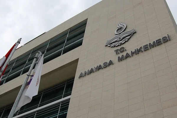 AYM'den memurları ilgilendiren karar