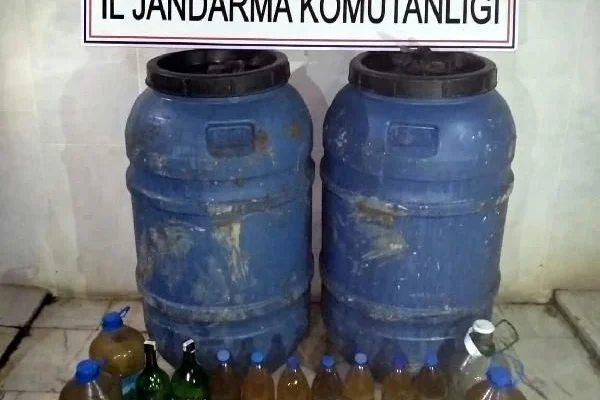 Bağ evinde 390 litre sahte rakı çıktı