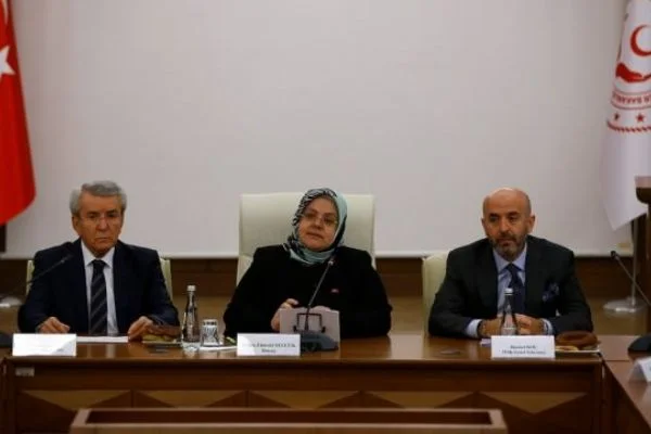 Bakan Zehra Zümrüt Selçuk'tan, asgari ücret açıklaması