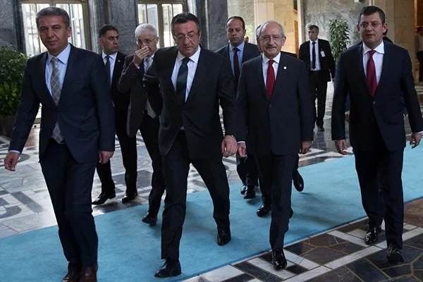 "Balıkesir ve Manisa'da tıkandık' diyen Paçacı'ya Kılıçdaroğlu'nun yanıtı 'Özgür'ü aşamıyorum' oldu"